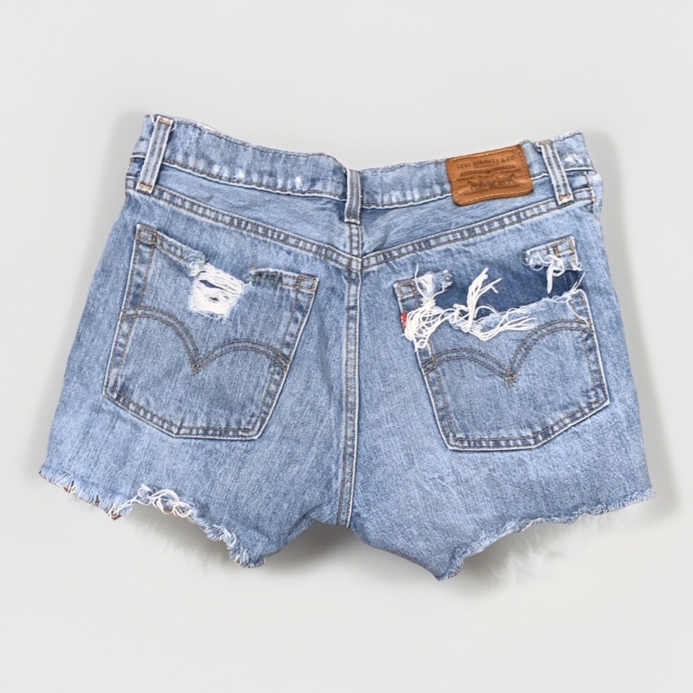 Levi's Women's Wedgie shorts W29 Bleached Denim Shorts Distressed SUMMER STYLE
